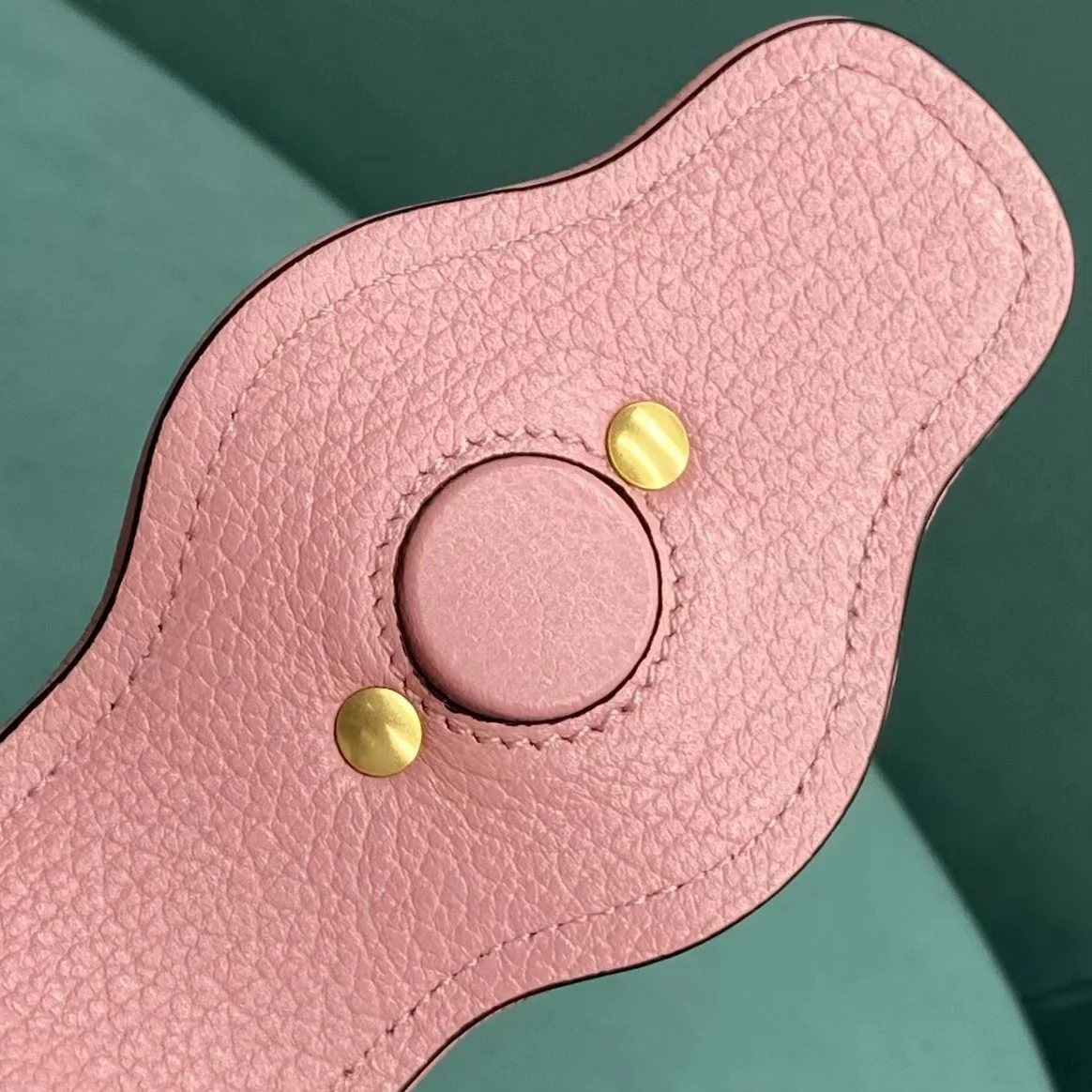 Весенняя коллекция Gucci 2023 — Сумка через плечо ?Полумесяц? — Розовая