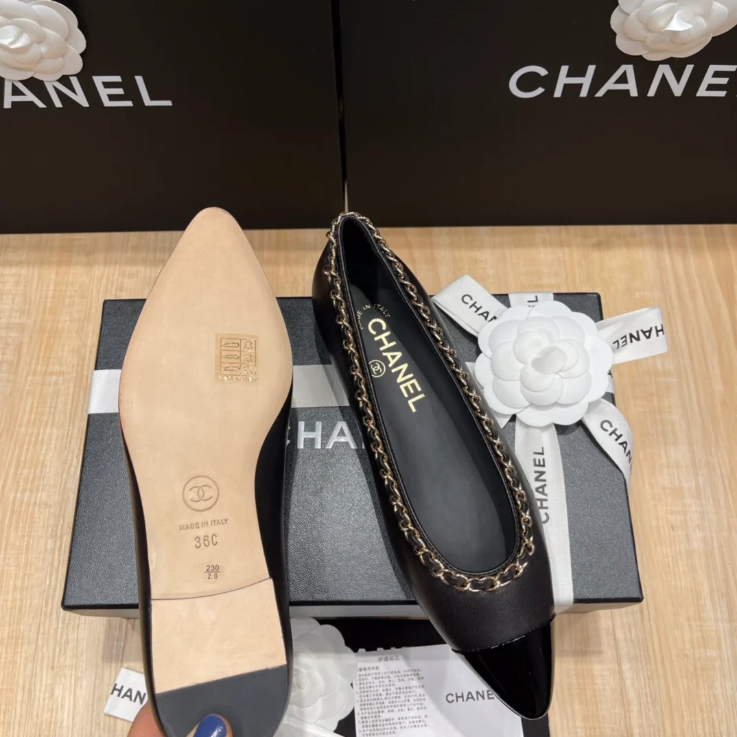 Chanel - Черные балетки с цепочкой