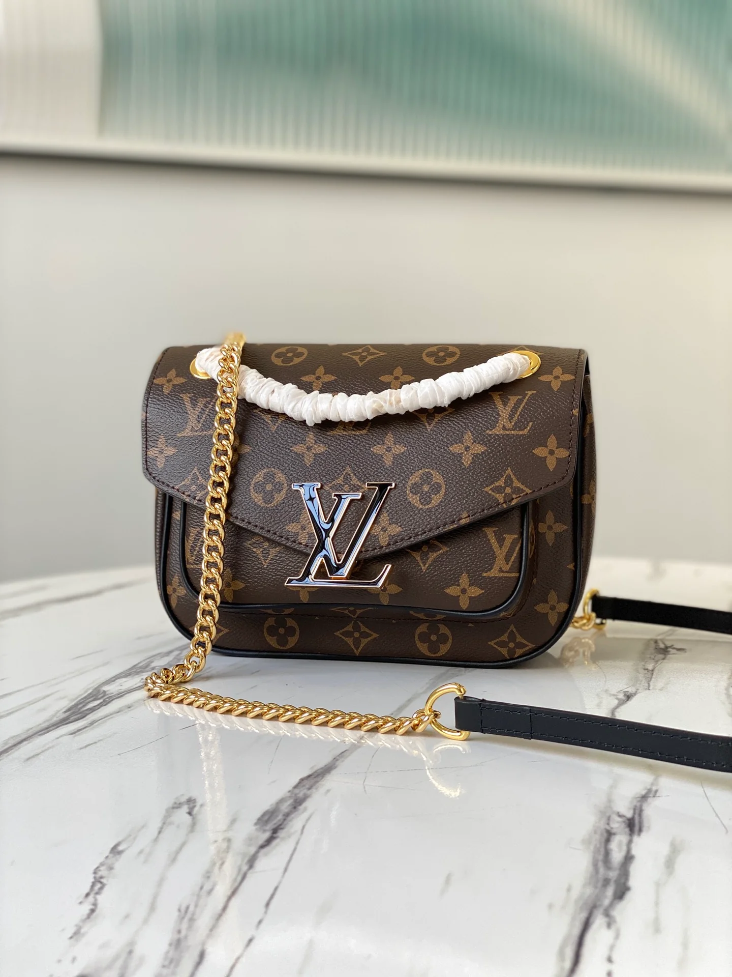 Сумка LV-M45592 Neomonceau - подкладка с черным монограммом.