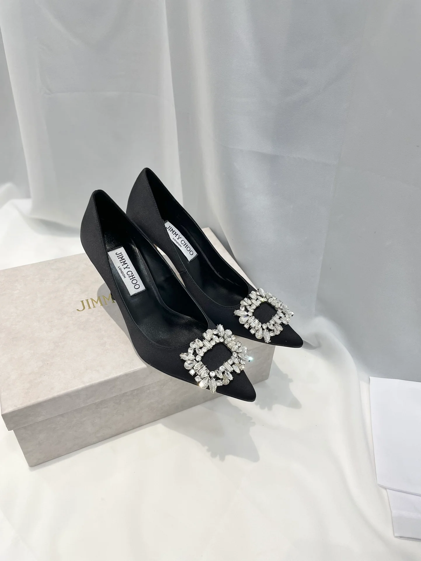 Серия Jimmy Goddess - Туфли на высоком каблуке с бриллиантовой пряжкой - Черные - 2