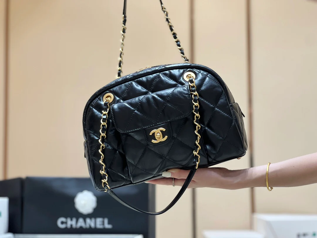 Маленькая сумка-боулинг Chanel 24a - черная
