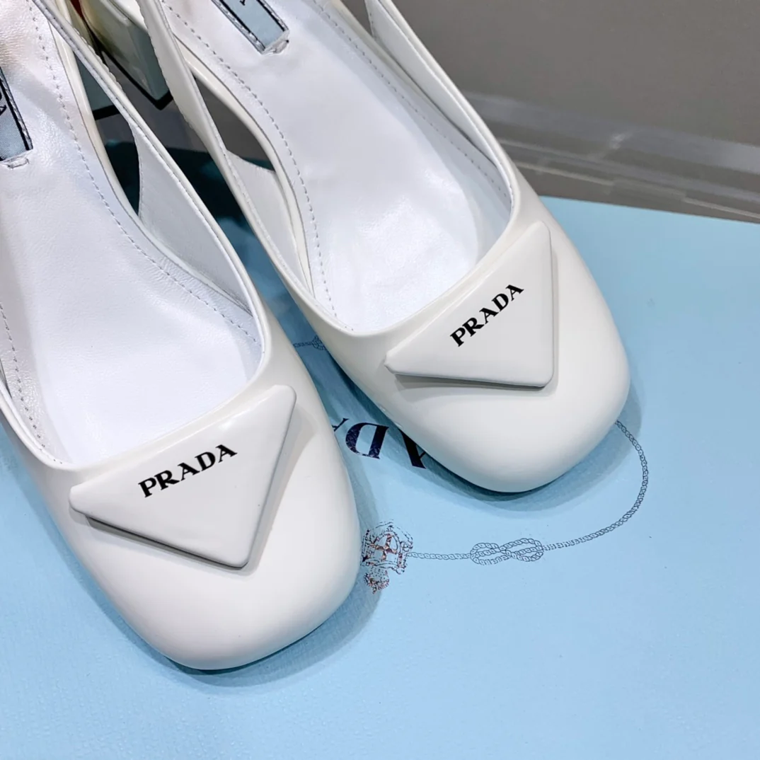 Prada - Туфли на низком каблуке из коллекции White Party