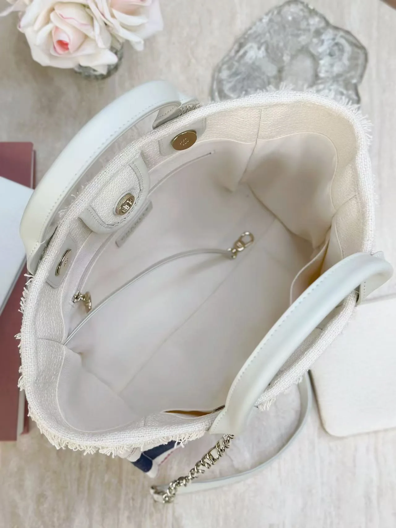 Пляжная сумка Chanel 25c, косметичка, красно-синяя.