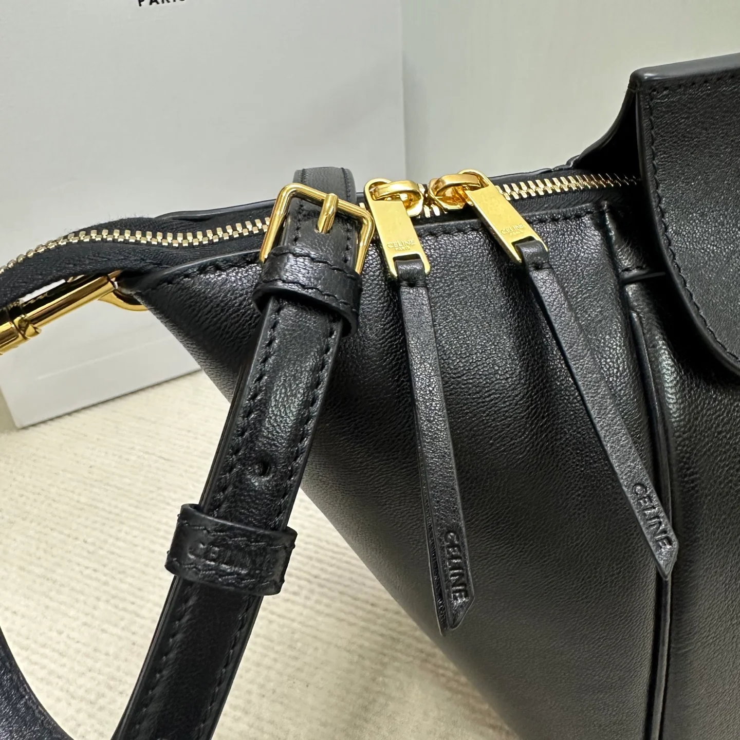 Новая модель багажа Celine, новая версия, сумка с изображением смайлика, черная.