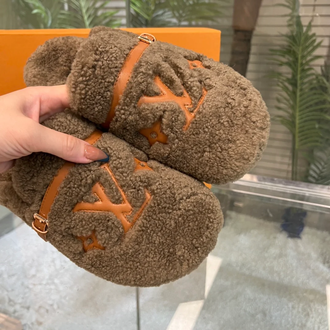 Новинка ранней весны 2022 года - Меховые полутапочки - Коричневые