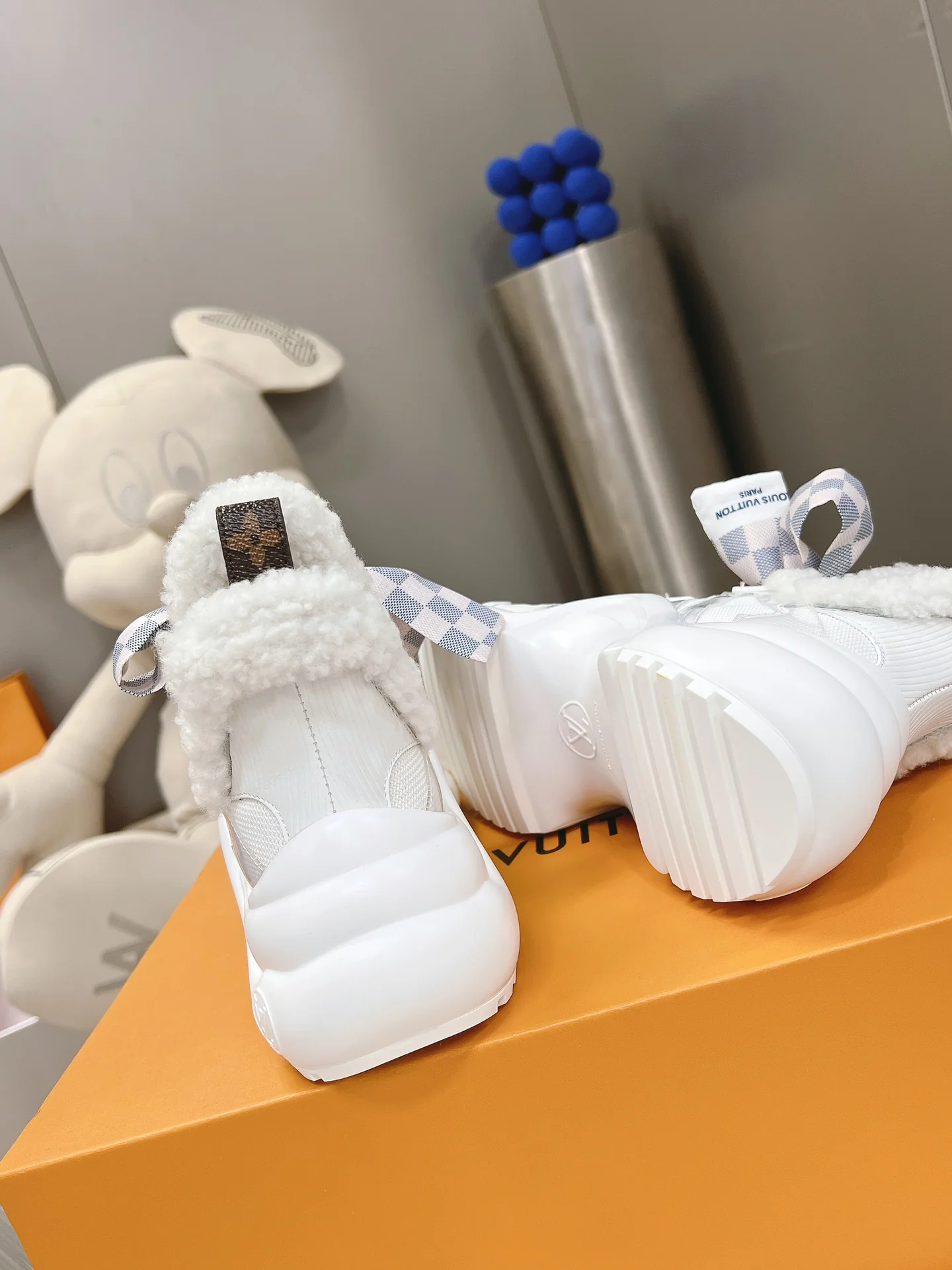 LV - Массивные туфли из шелковой кожи - Белые