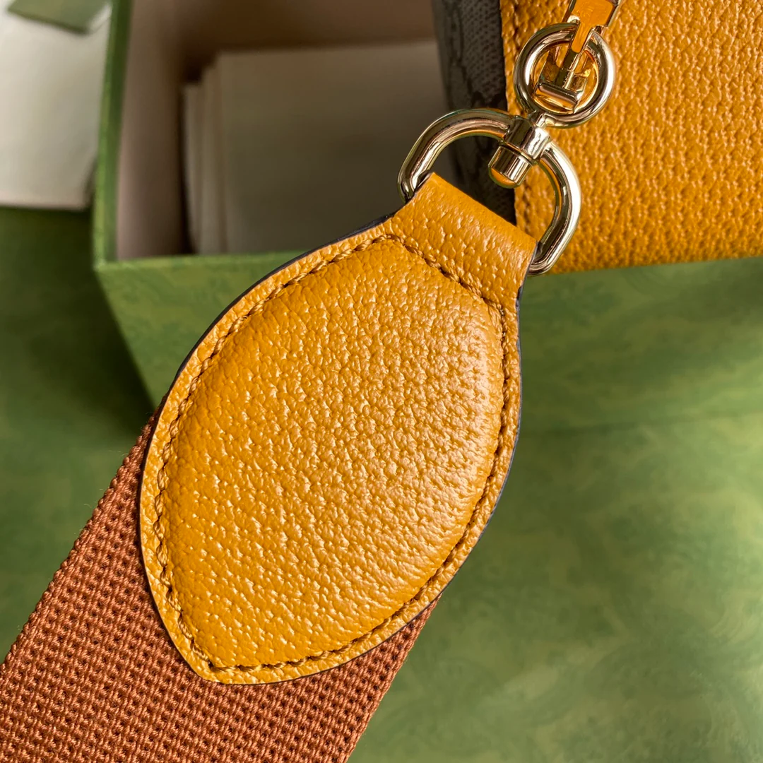 Фотосумка Gucci в виде плюшевого медведя.