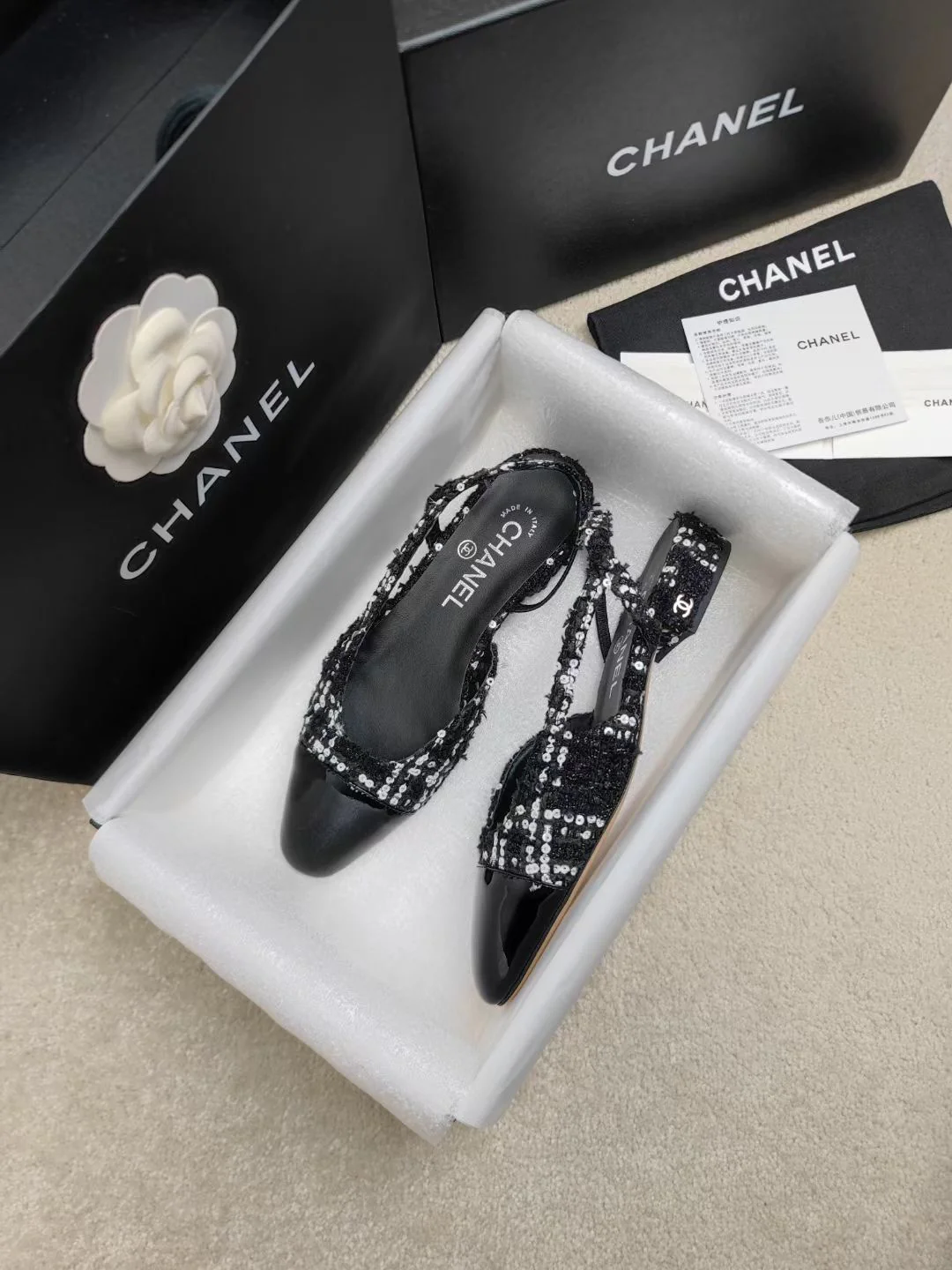 Шерстяные сандалии Chanel на плоской подошве