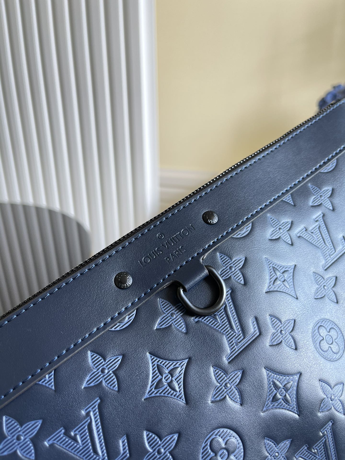 lv-m80425-discovery-pochette-large clutch bag