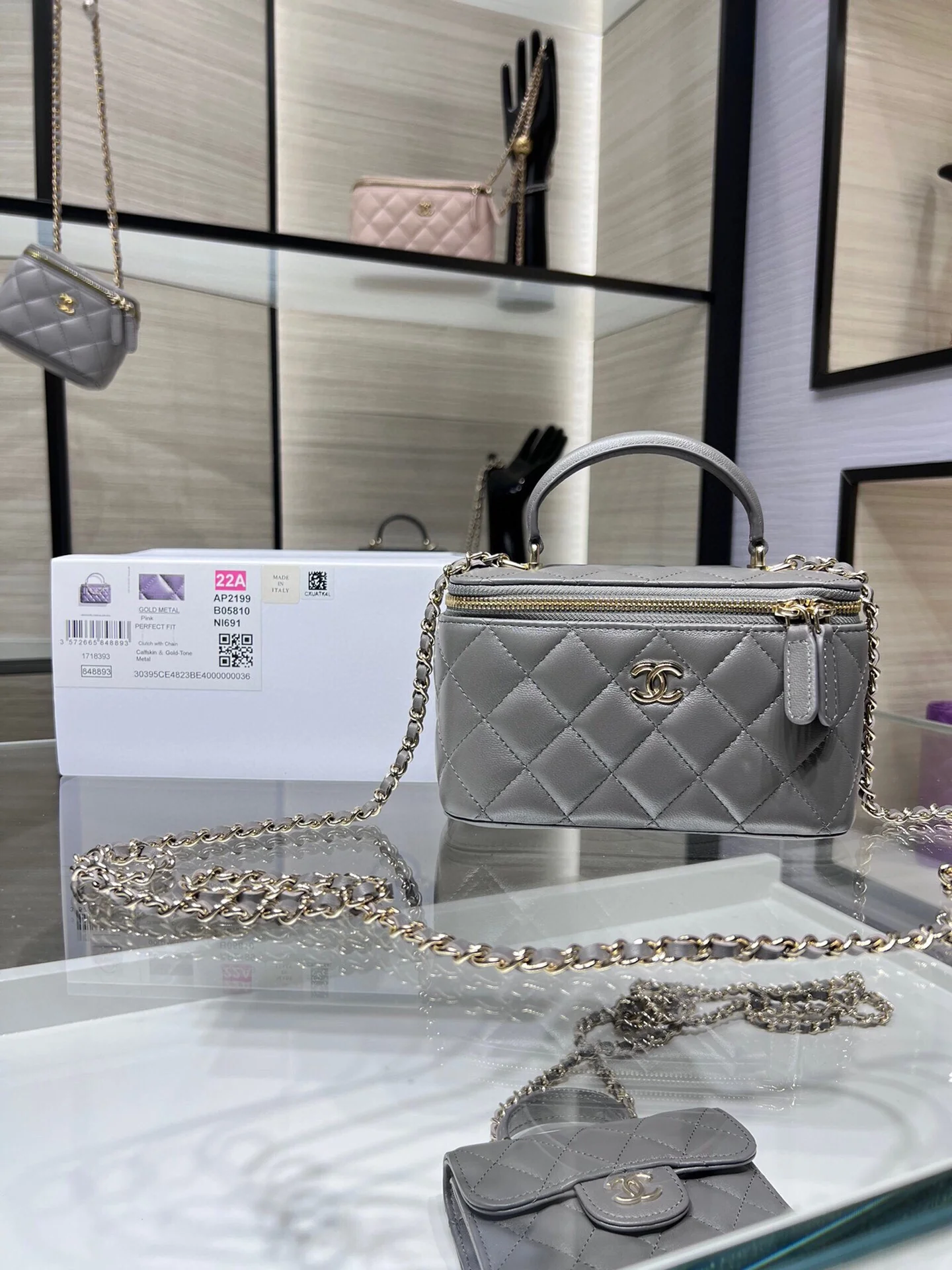 Футляр для помады Chanel 2022 Métiers d'Art - квадратная коробка - серый