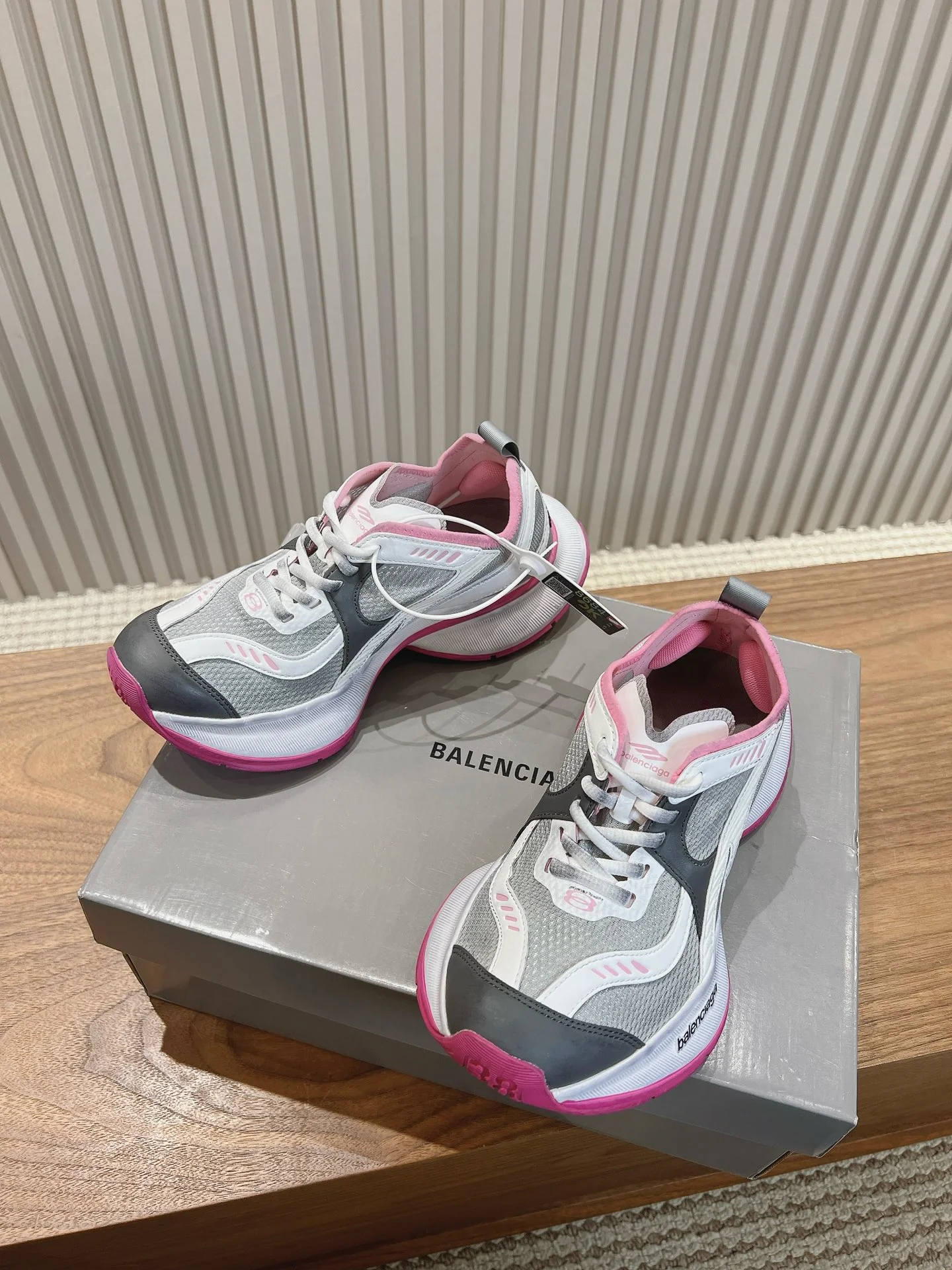 Кроссовки Balenciaga 2024 для бега - розовые