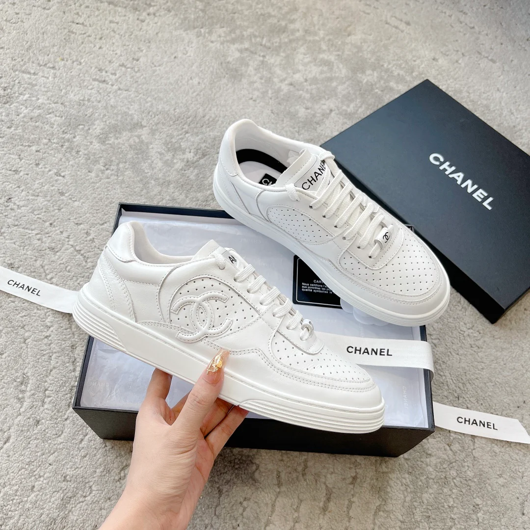 Новинка сезона весна/лето 2023 от Chanel - Кроссовки - Белые