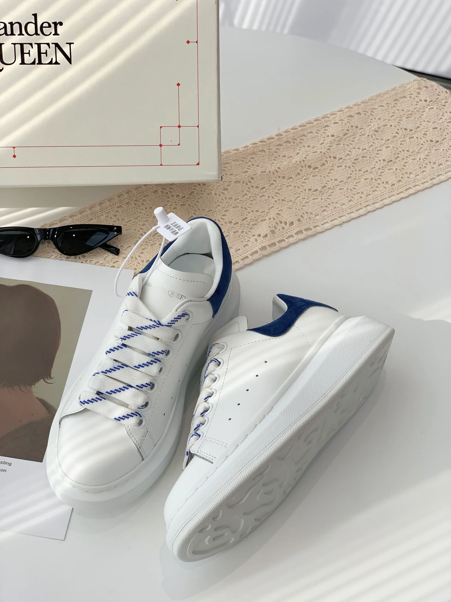 McQueen - Улучшенные классические белые кроссовки - Темно-синие