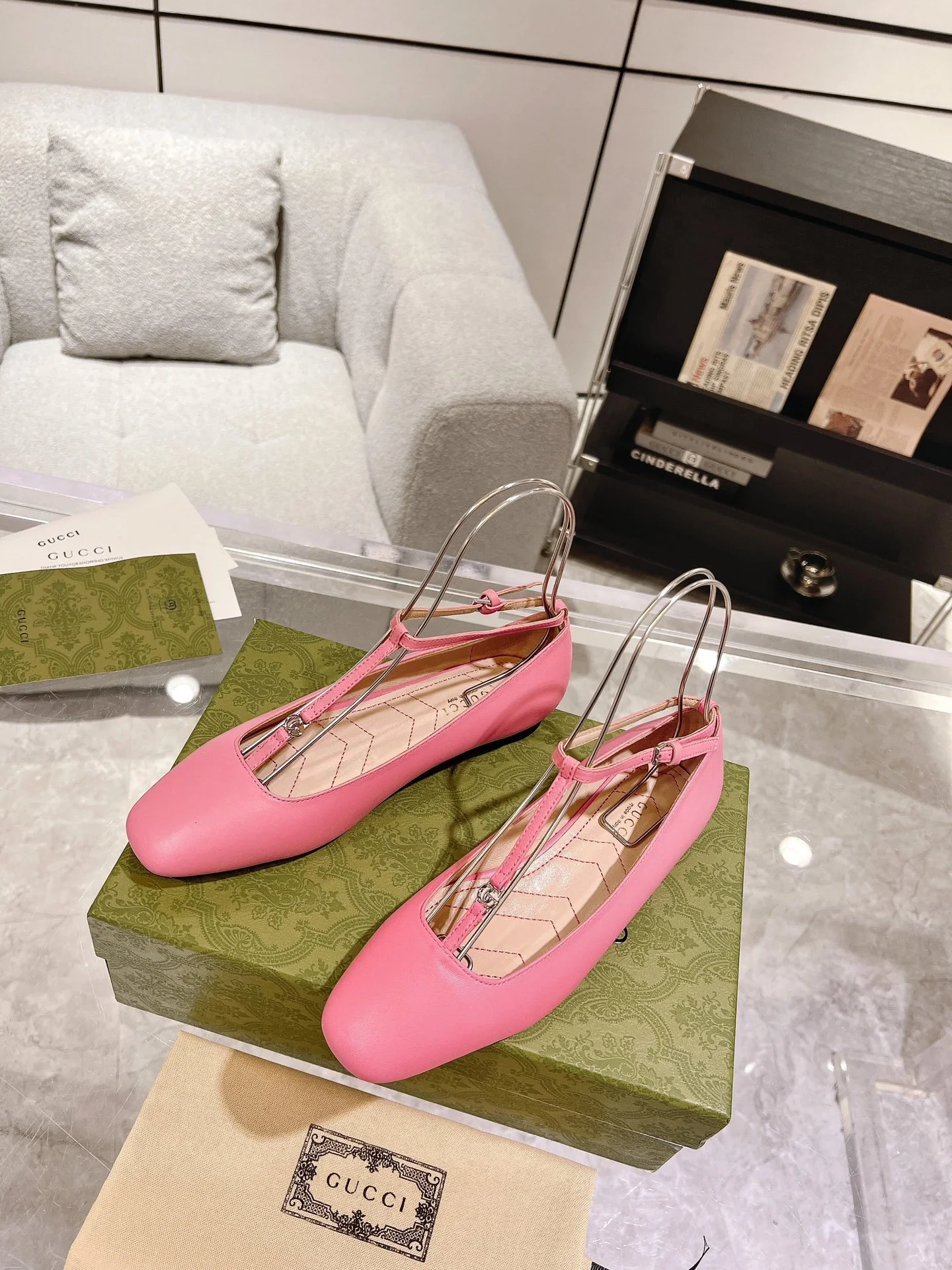 Новинка сезона весна/лето 2023 от Gucci - балетки.