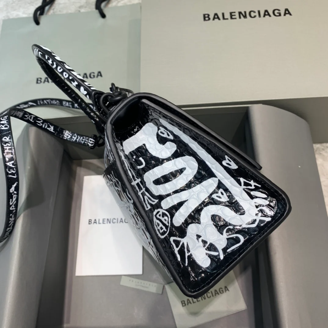 Сумка Balenciaga Hourglass - черная с рисунком под крокодиловую кожу