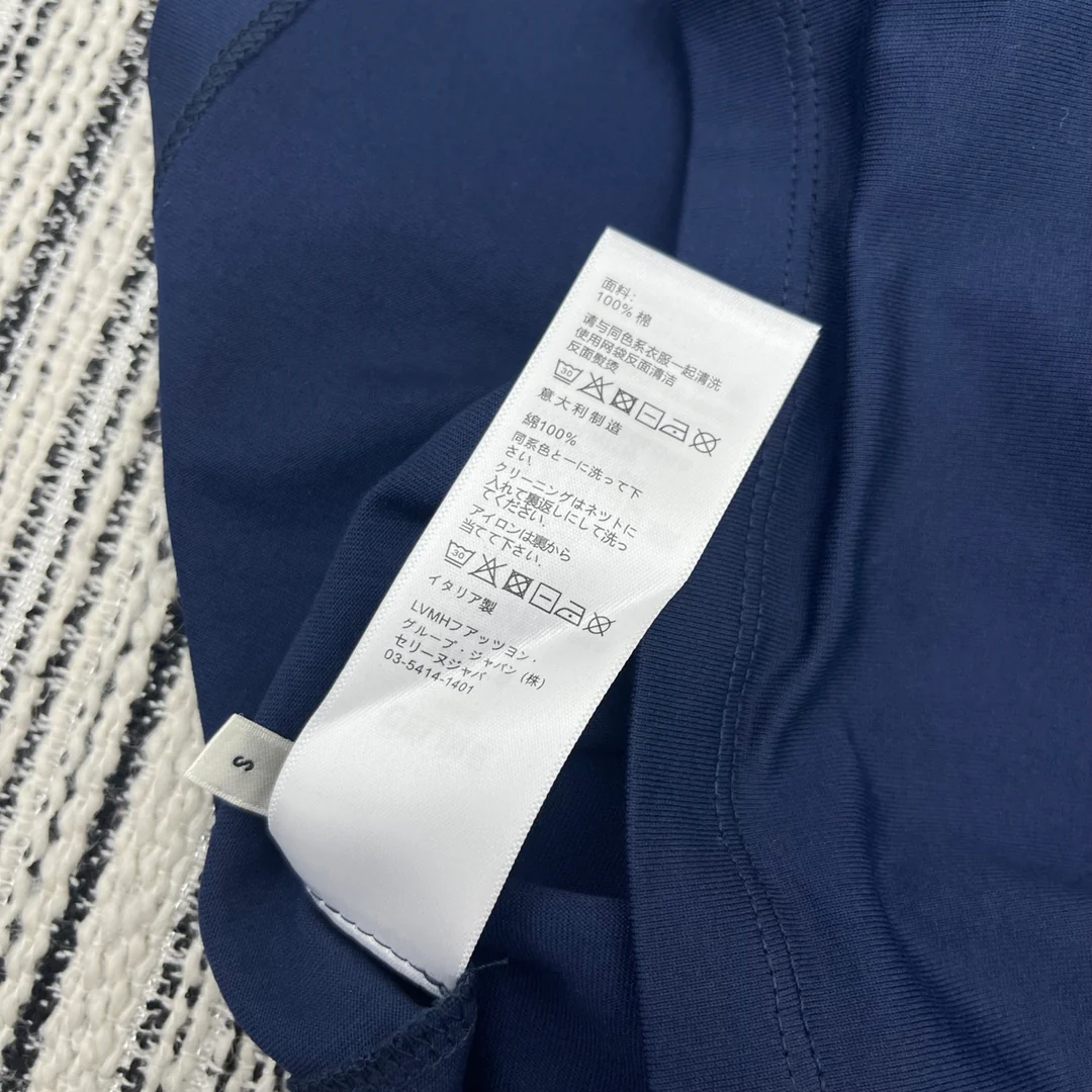 Celine - 2403 - 2024 Новая весенняя футболка с коротким рукавом и вышивкой буквами, выполненная в стиле колор-блок.