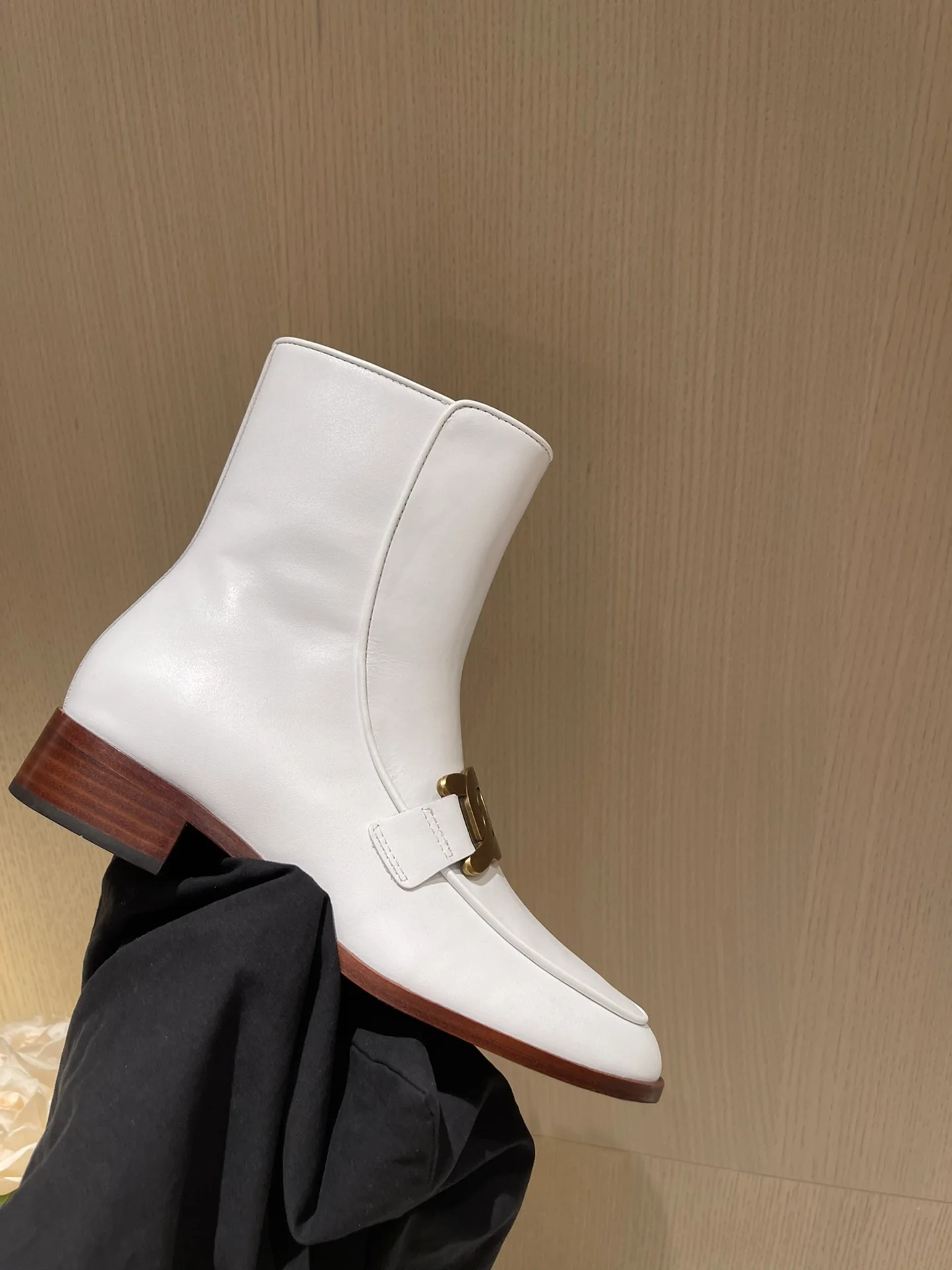 Tods - Новинка сезона осень/зима 2022 - Ботильоны на толстом каблуке крупной вязки - 1