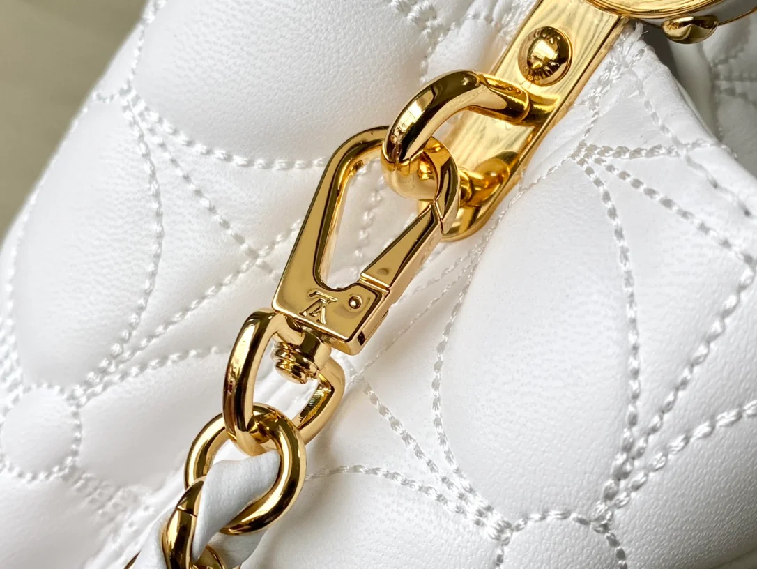 Миниатюрная белая сумка LV с цепочкой в ??виде четырехлистного клевера - белая