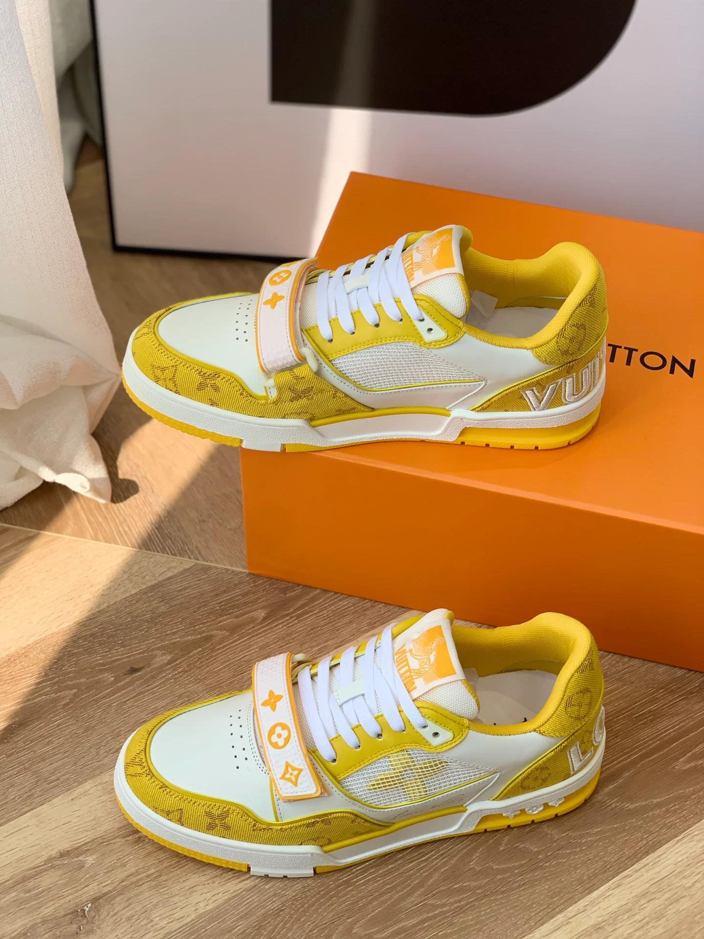 Серия LV-trainer - желтые кроссовки