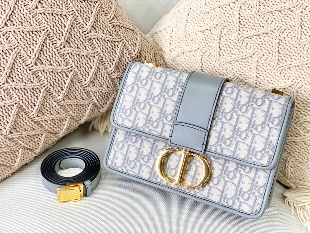 Новинка лета от Chanel - сумка Montaigne - 24 см