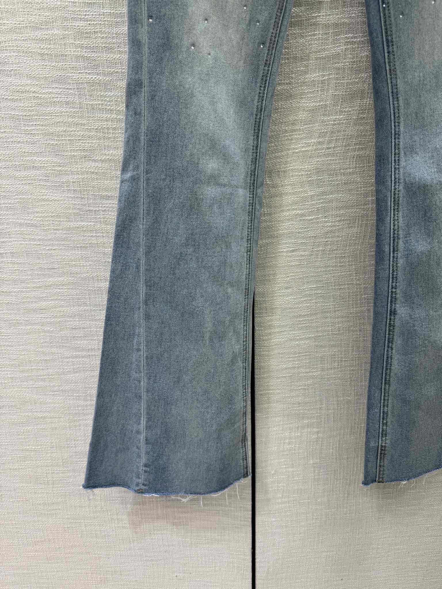 Miu Miu 2404 - Расклешенные джинсы с микро-лейнментом и стразами