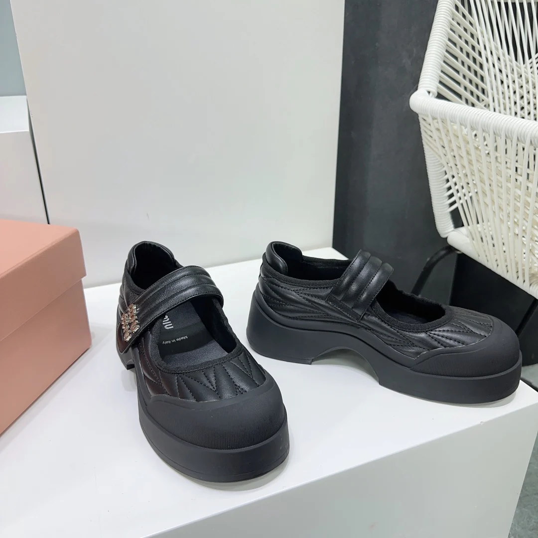 Новинка сезона осень/зима 2023 от Miu Miu - Туфли на платформе 