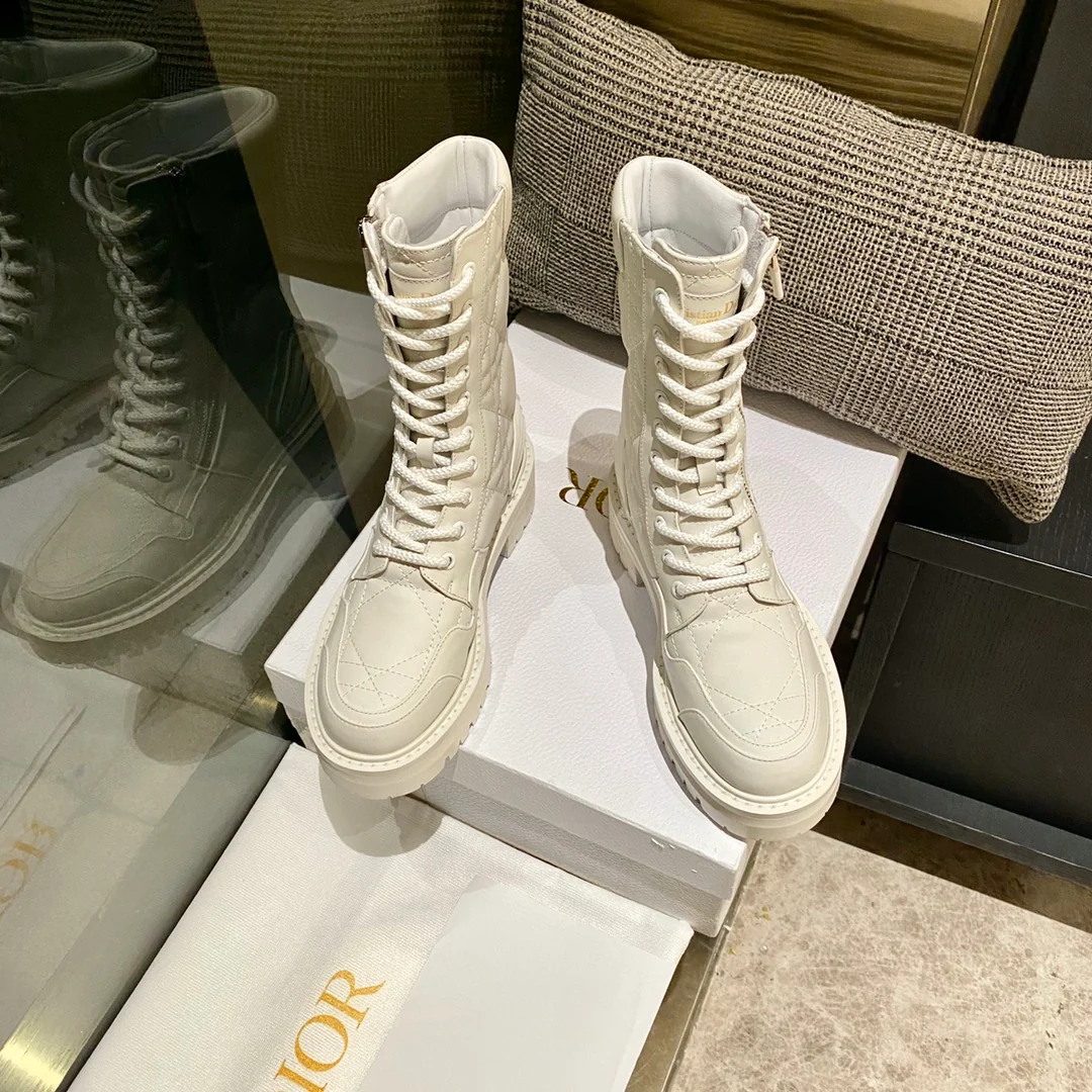 Самая популярная вещь Dior 2022 года - ботинки Dr. Martens