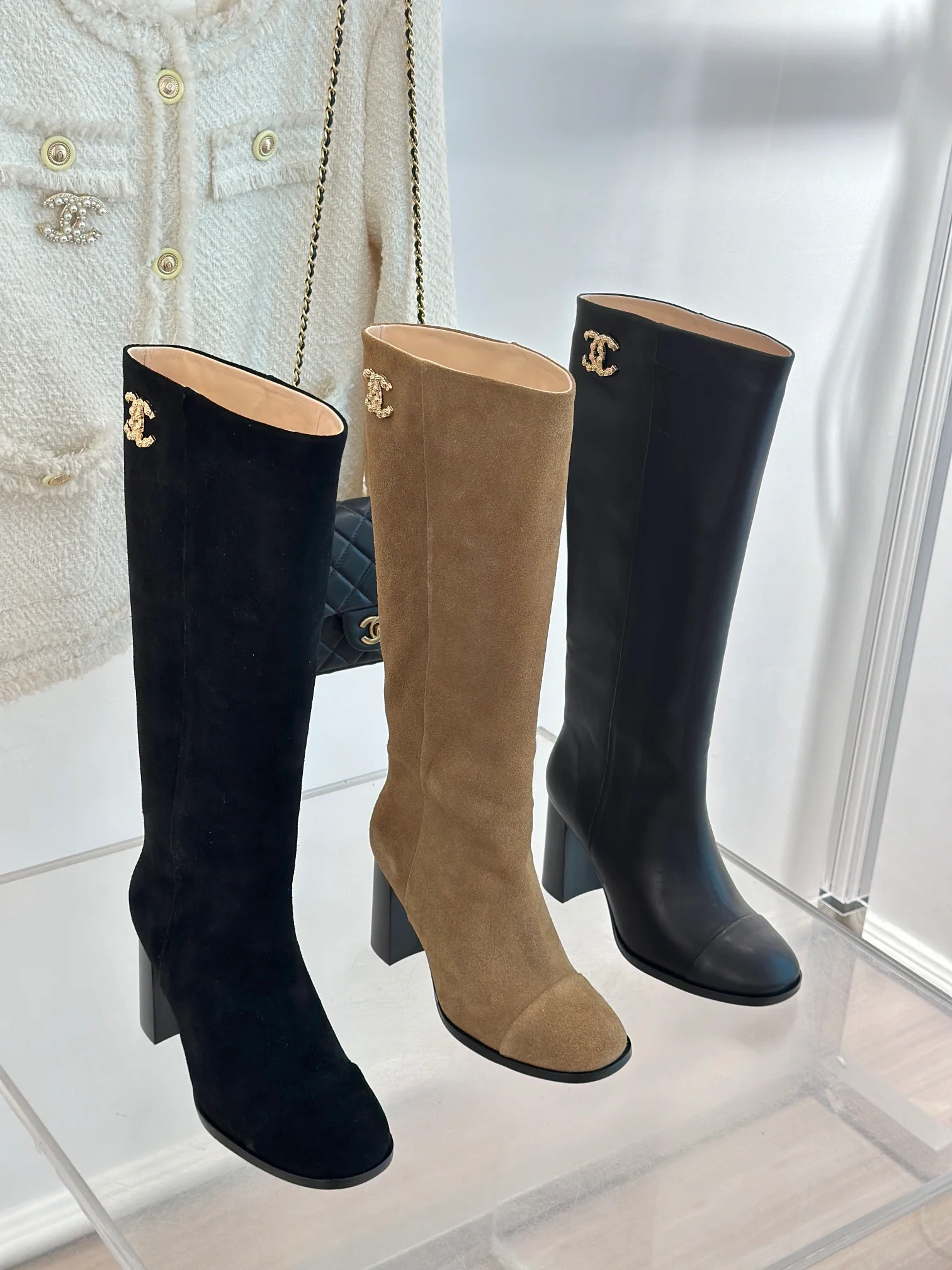 Кожаные сапоги Chanel 2024 — изображение из коллекции