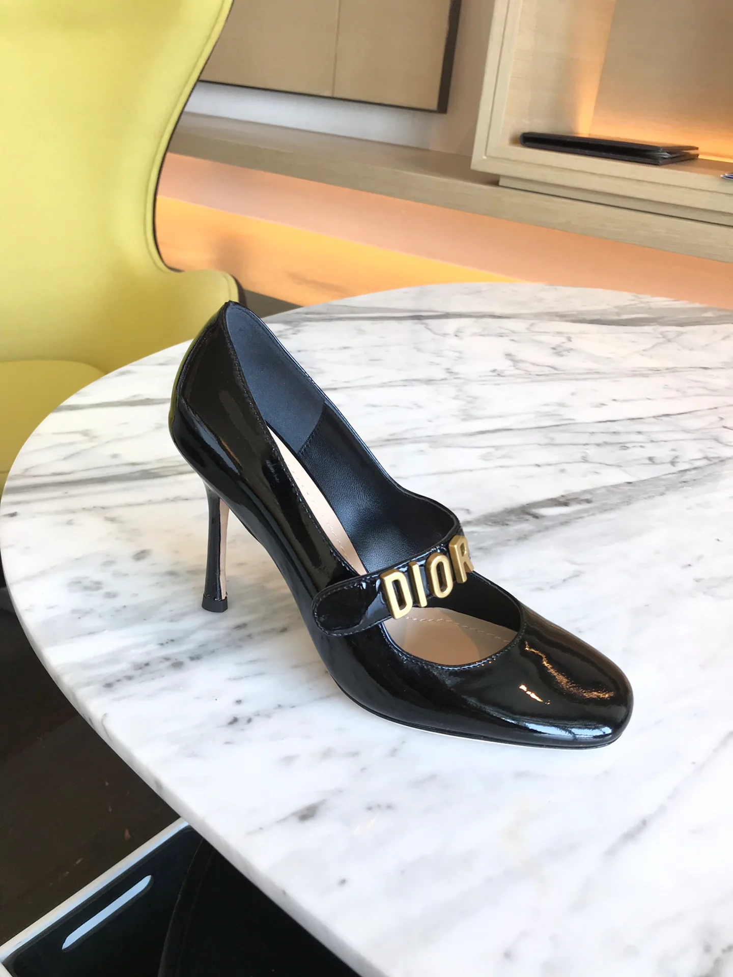 Dior - Ретро-цвет с золотым логотипом - Туфли на шпильке - Черные