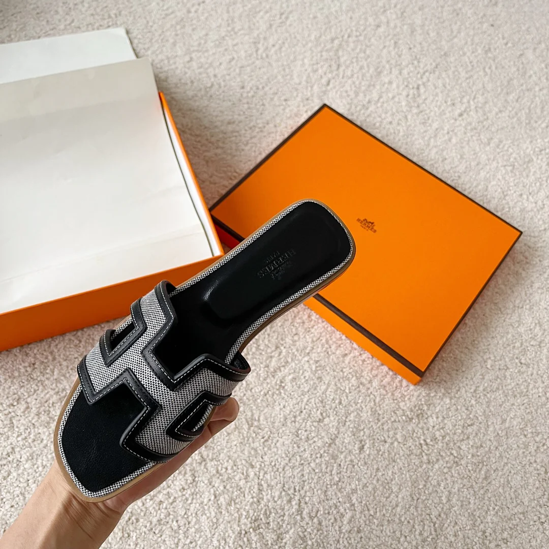 Новинка ранней весны от Hermes - Черные тапочки