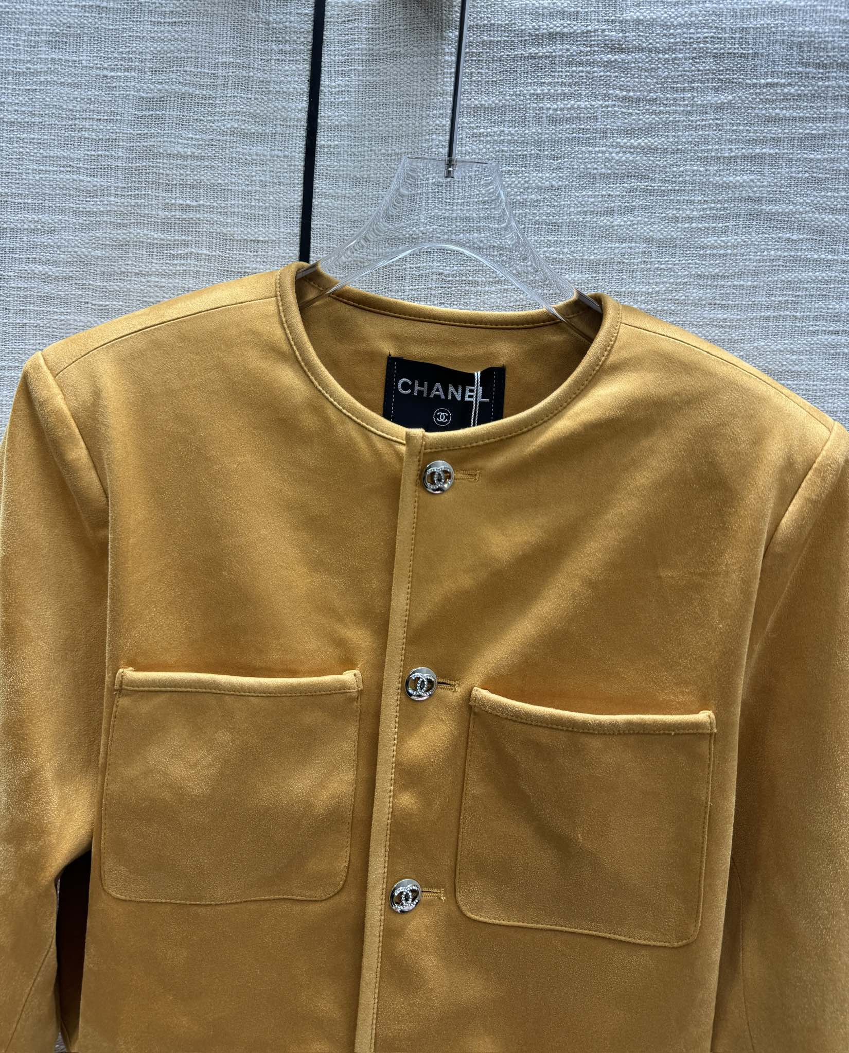 Экологичная куртка Chanel 2403 из искусственной замши