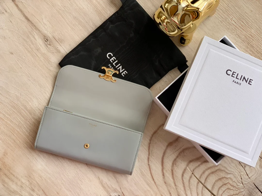 Celine TRIOMPHE 大号亮泽光滑羊皮革翻盖长夹
