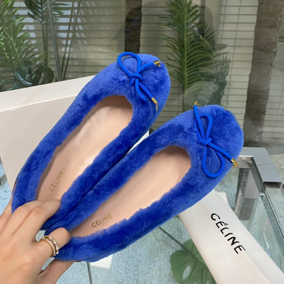 Лоферы Celine 22FW Осень/Зима, новая модель, с подвеской в ??виде Триумфальной арки.