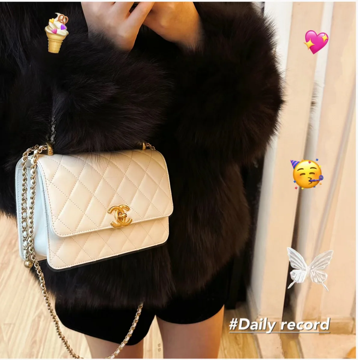 Chanel 24c Double Gold Ball CF Mini 19 White 1