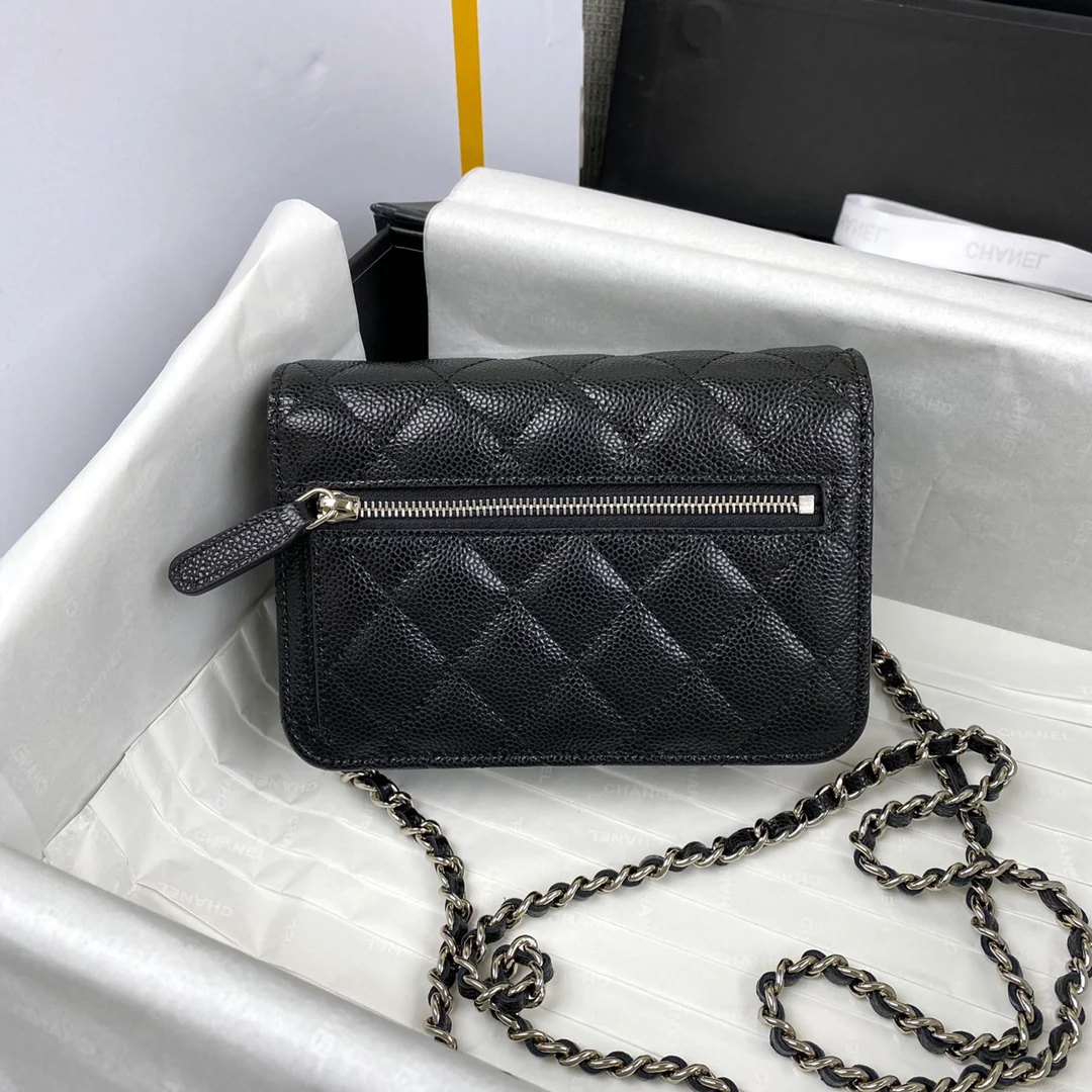 Мини-юбка Chanel WOC из черной зернистой кожи с серебряной пряжкой