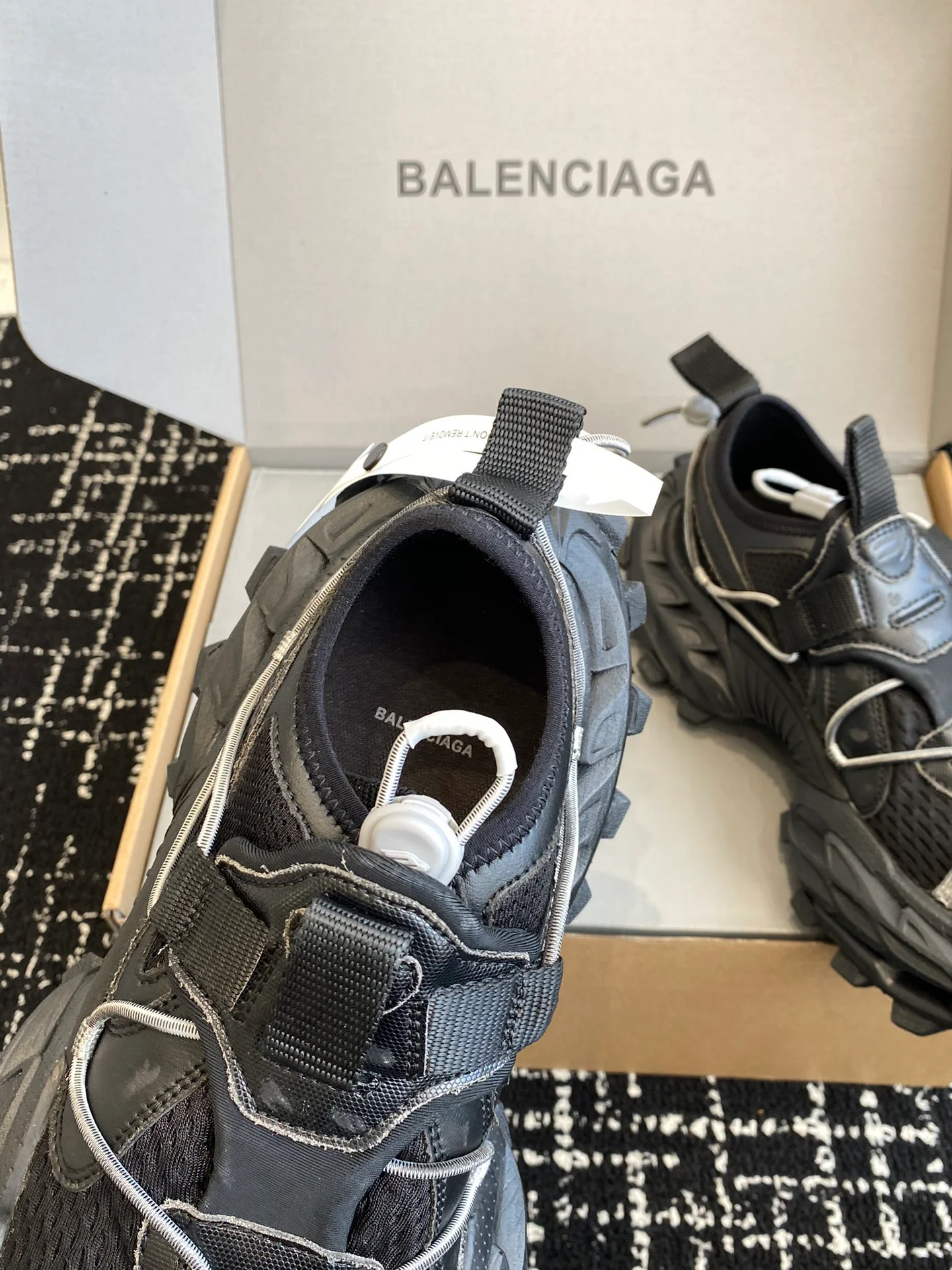 Походные ботинки Balenciaga 2024 - черные