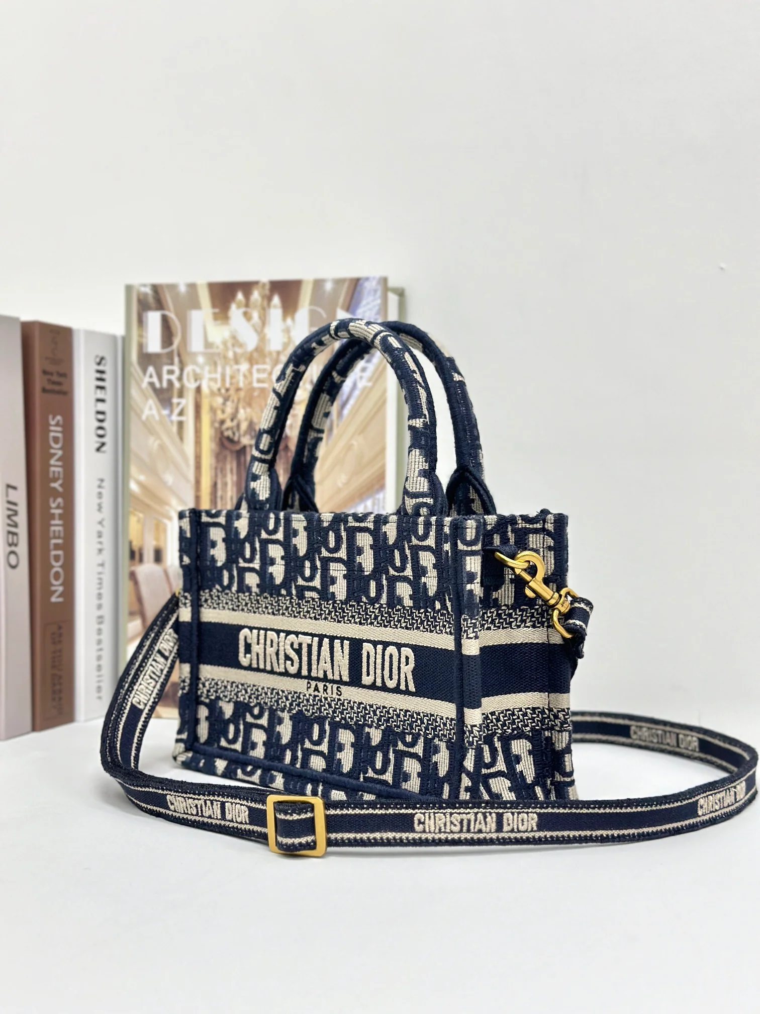 Мини-сумка-тоут Dior Book Tote Bag в синем монограммном цвете.