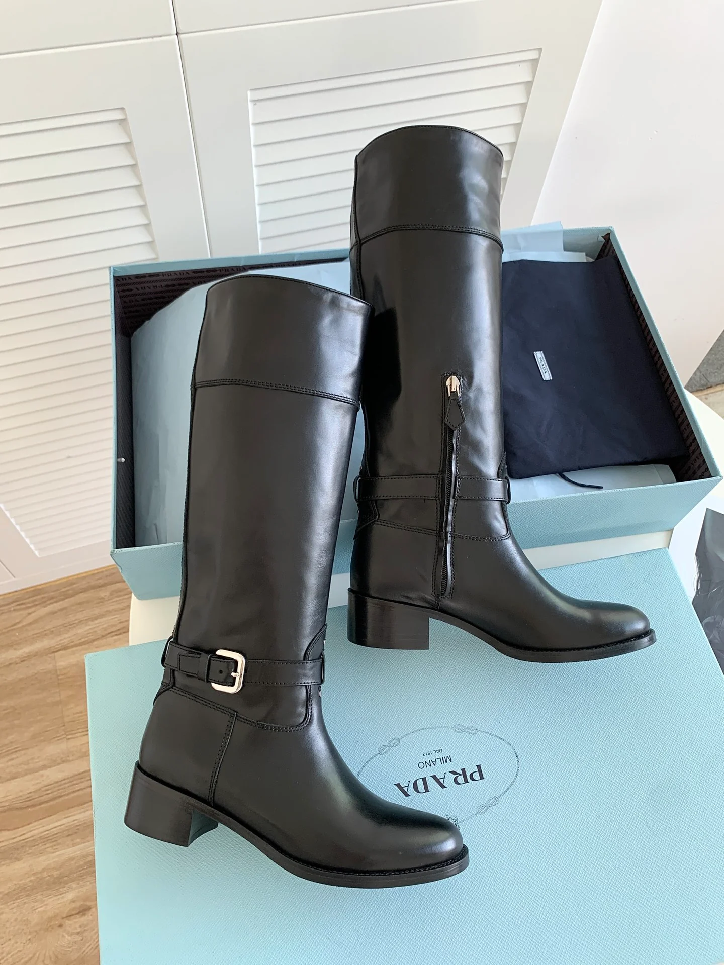 Prada - Новинка сезона осень/зима 2022 - Сапоги для верховой езды