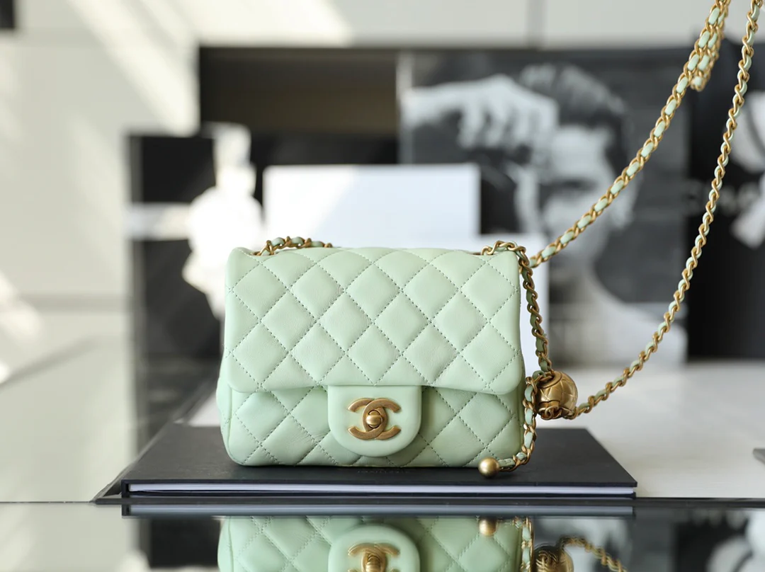 Chanel - Сумка-клатч Golden Globe Square Flap Bag - 18 см - Овечья кожа - 2 шт.