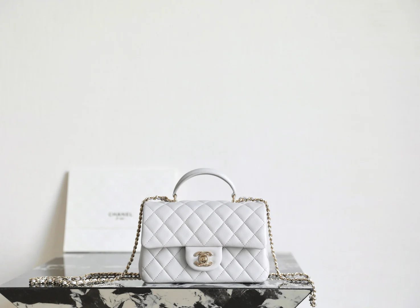 Chanel - 2?? - Большая сумка - Светло-серый - Фурнитура светло-золотистого цвета