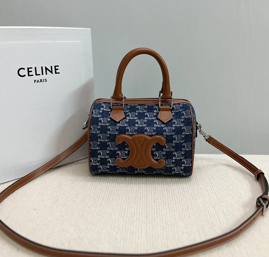 Celine – Триумфальная арка Boston Bun – Джинсы с монограммой