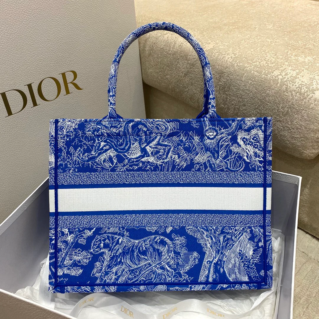 Сумка Dior Book Tote, средний размер 36,5 см, цвет ?Тигр?.