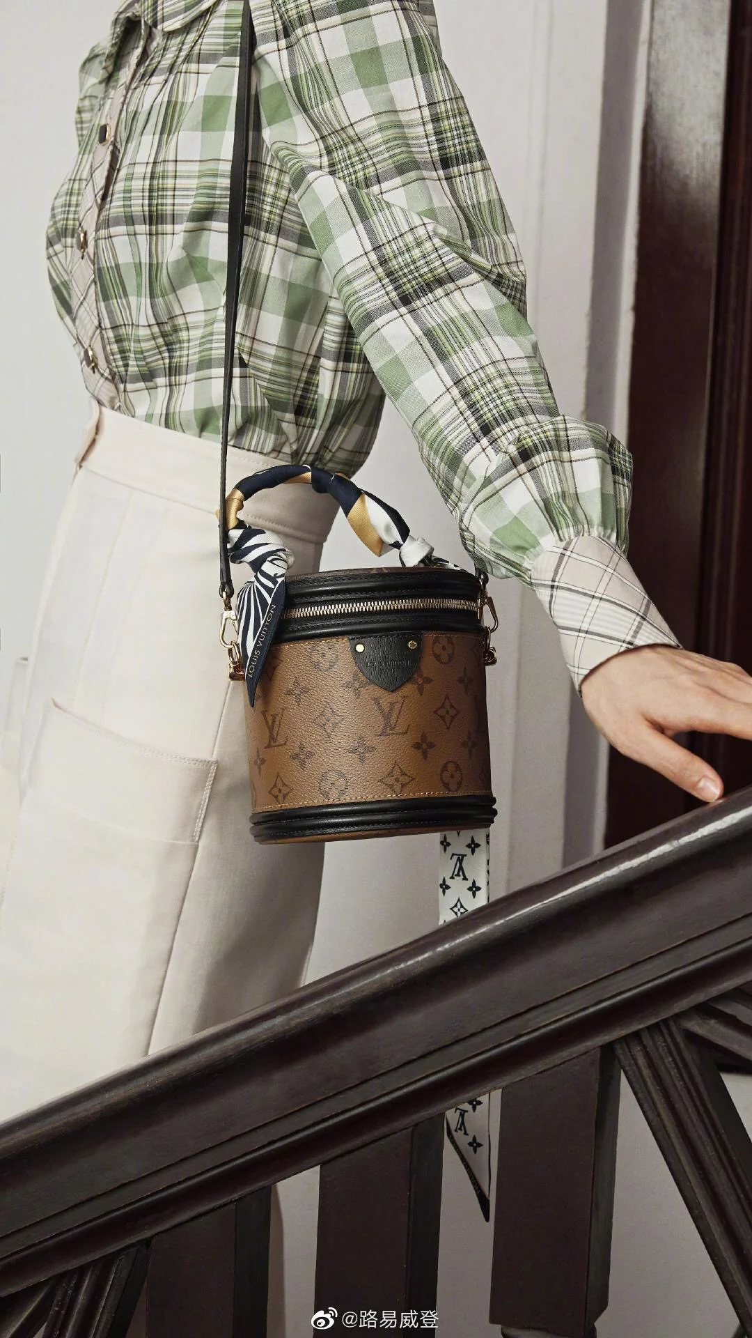 lv-m43986-cannes-cylinder bag
