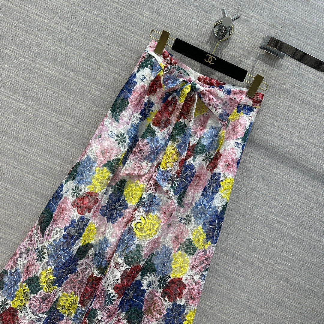 Chanel 2404 - Брюки с широкими штанинами, украшенные кружевным принтом, в стиле 