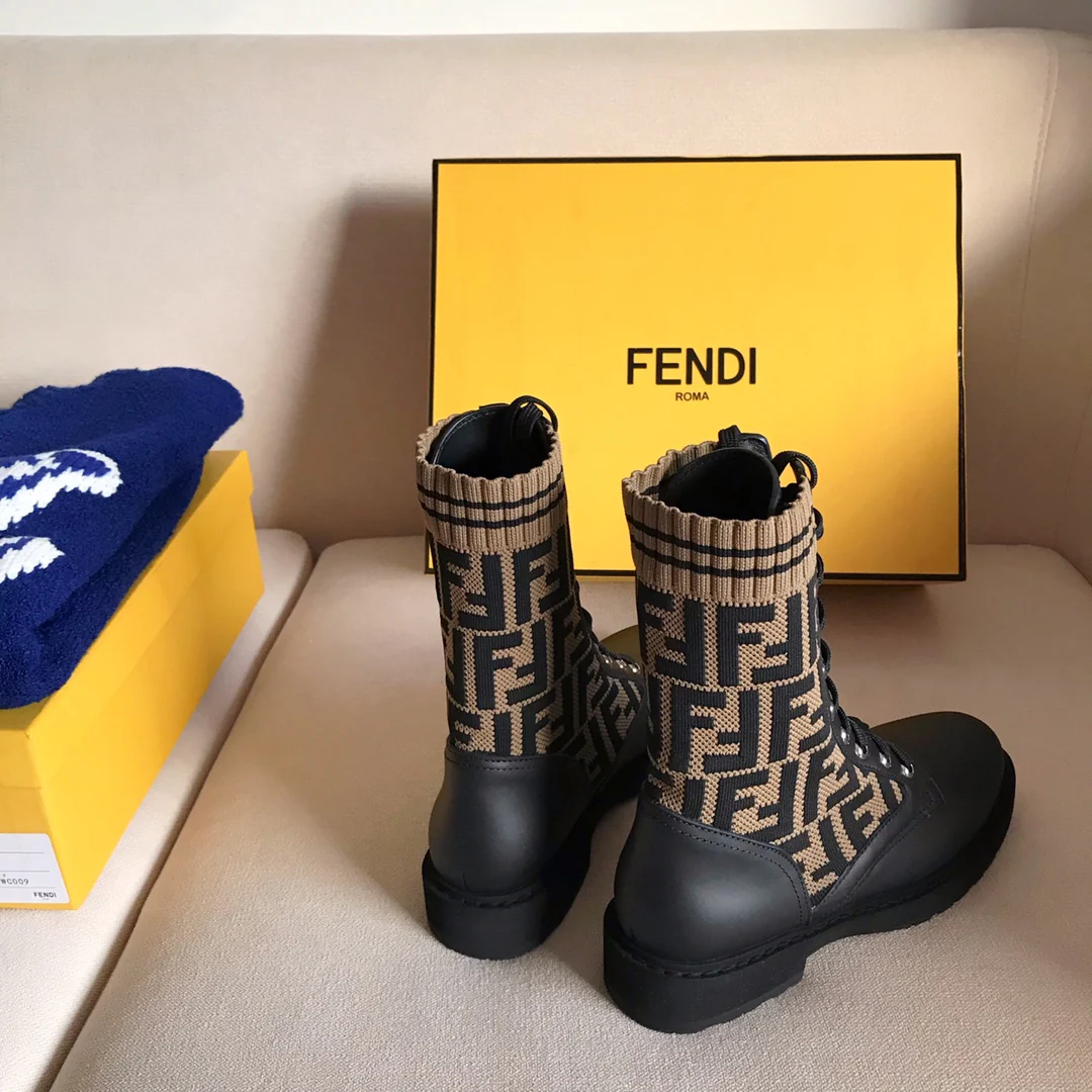 Fendi - Потрясающие ботильоны-носки на шнуровке