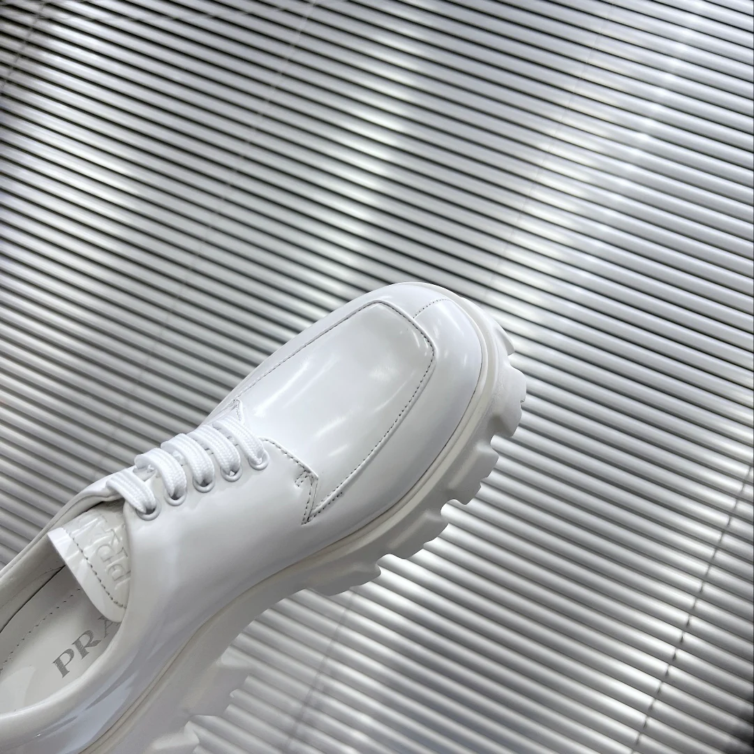 Кожаные туфли Prada на платформе со шнуровкой - 1