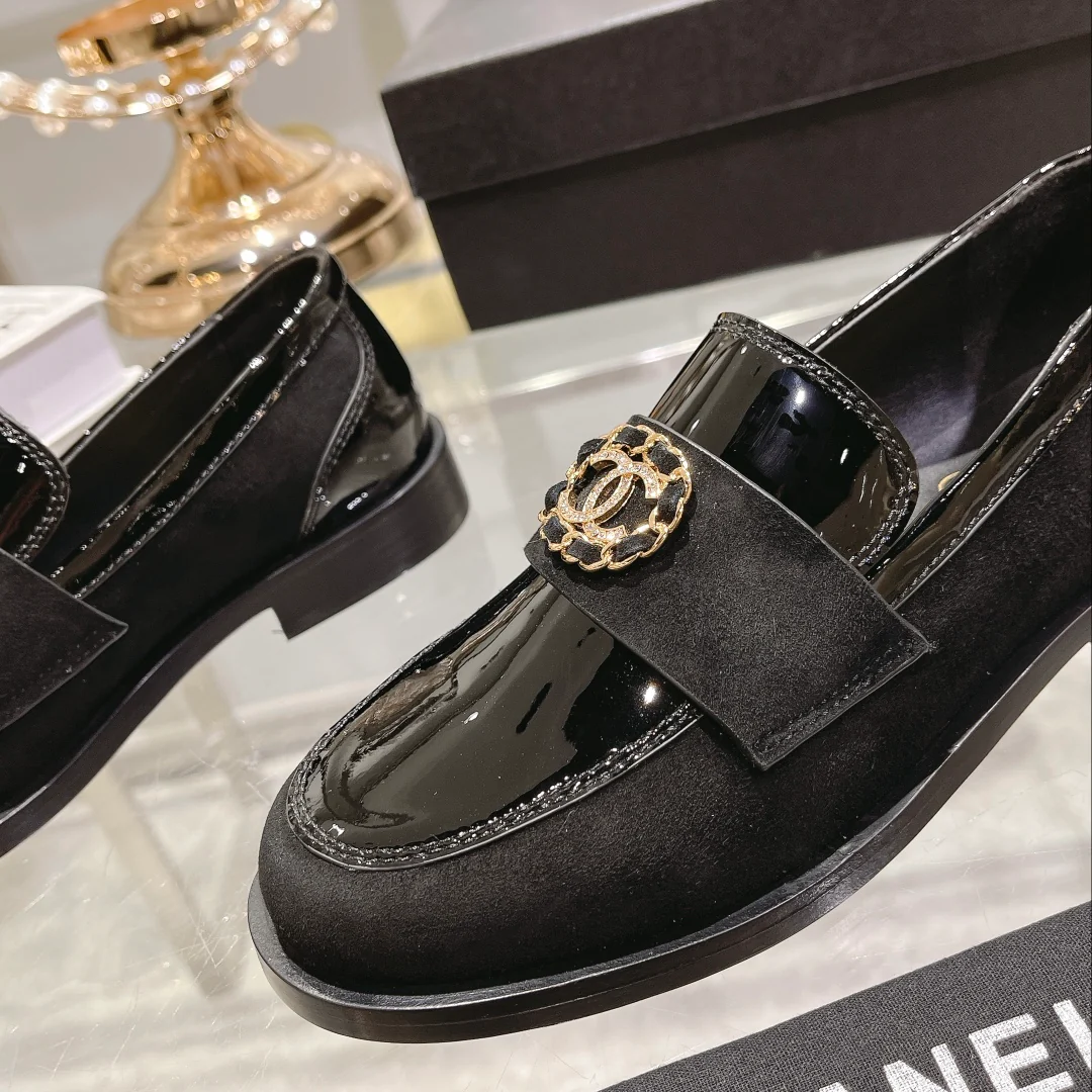 Новинка сезона ?Ранняя осень? от Chanel — лоферы