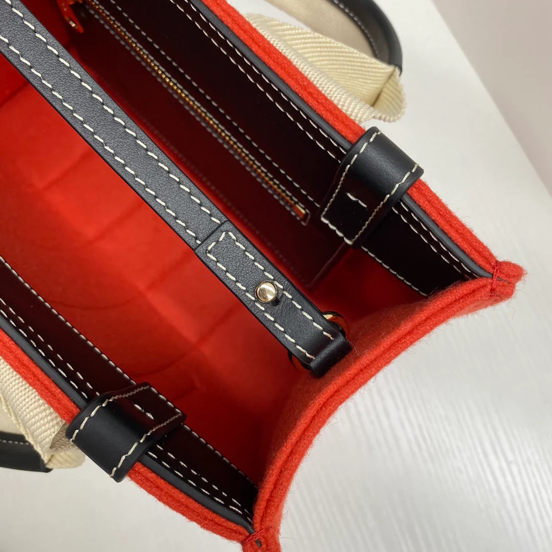 Сумка-тоут Chloe Woody, маленькая, бархатно-красная.