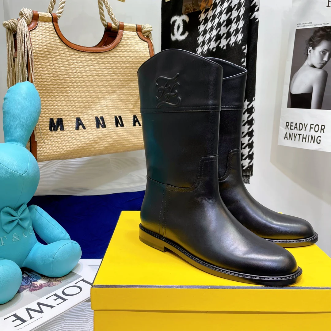 Кожаные сапоги Fendi до середины икры