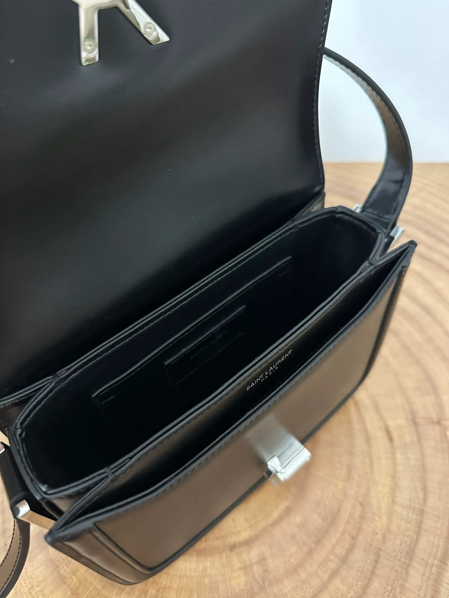 Сумка YSL Box Saint Laurent Tofu Bag, маленькая, черная с серебряной пряжкой.